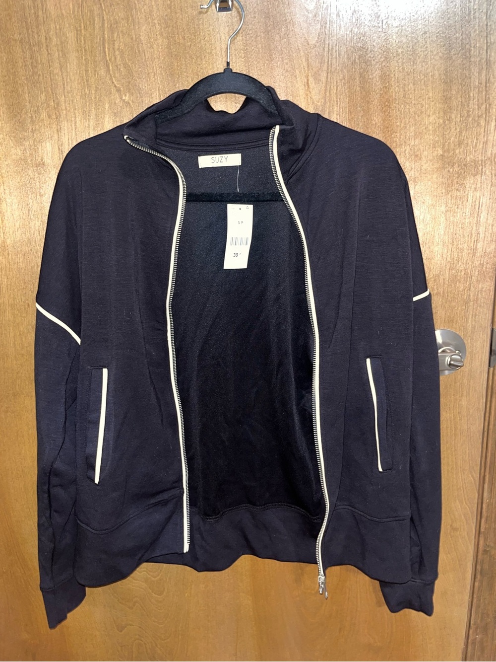 BNWT Suzy Shier Black Zip Up